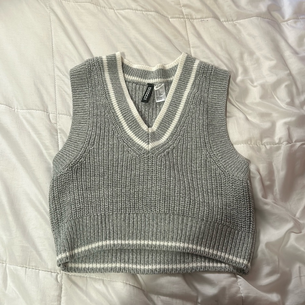 H&M size xs sweater vest